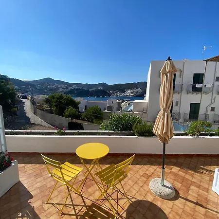 Magi - Ciclamino Apartman Ponza