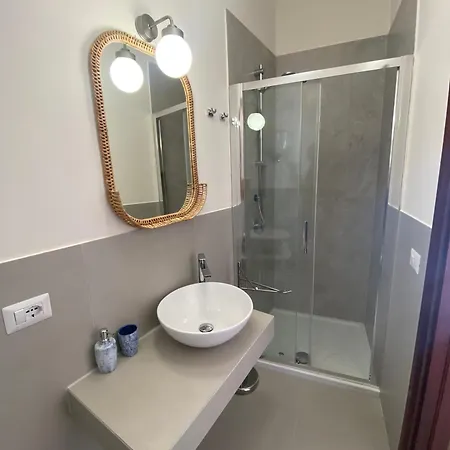 Magi - Ciclamino Apartman Ponza